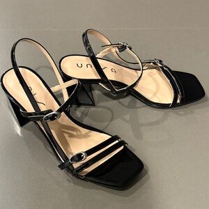 I is a size 8.5 block heel, strappy sandals